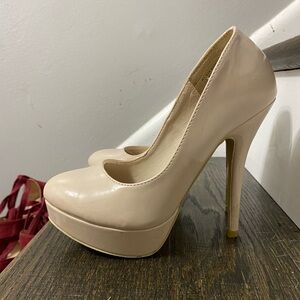 Nude pumps/heels